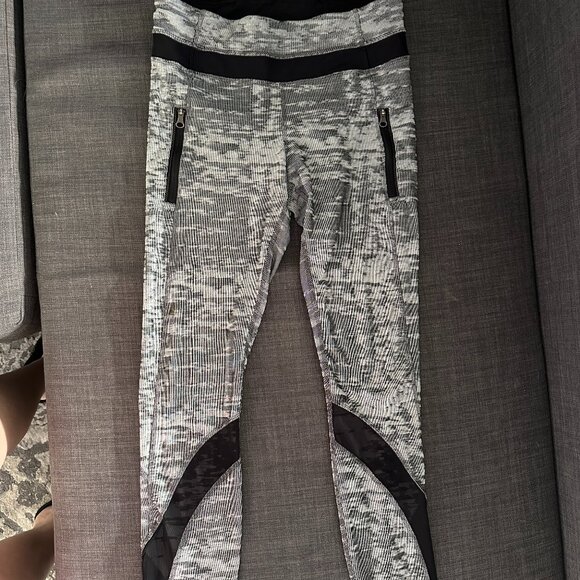 Lululemon Leggings, EUC, Black and Grey, size 6 - Picture 1 of 7